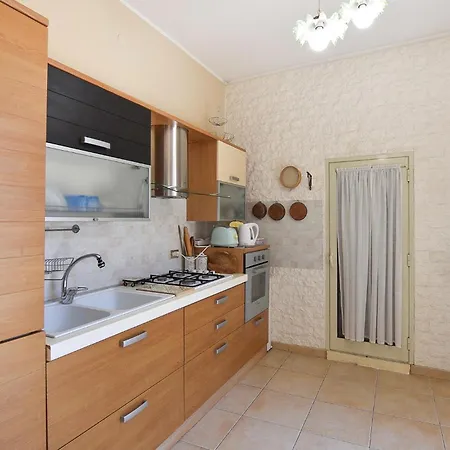 Holiday home Stunning In With Kitchen *